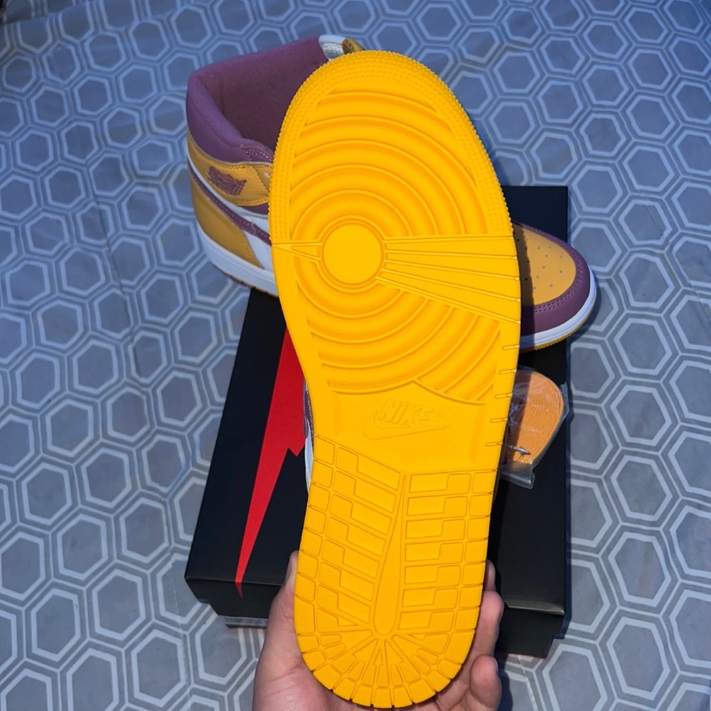 Air Jordan 1 Brotherhood - Picture 3 of 6